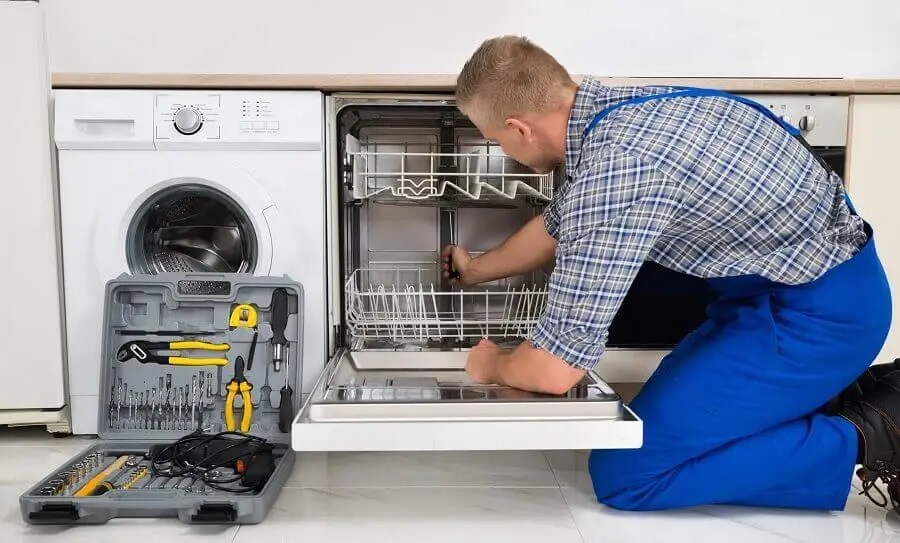 Nallıhan İmmergas servisi teknisyen ekibi beyaz eşya tamiri yaparken